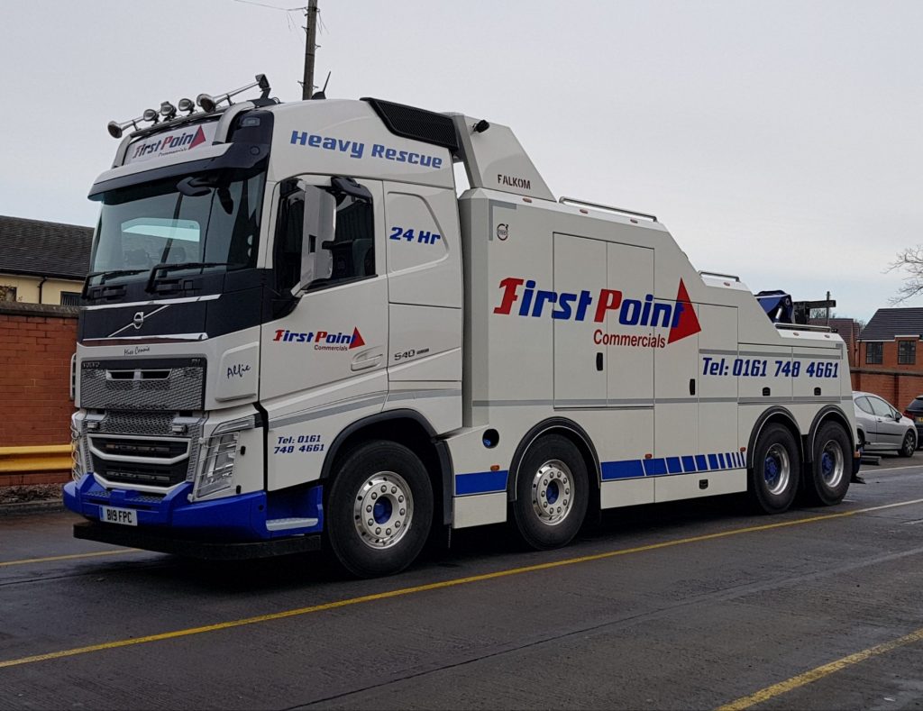 heavy recovery breakdown hgv truck and trailer volvo falkom